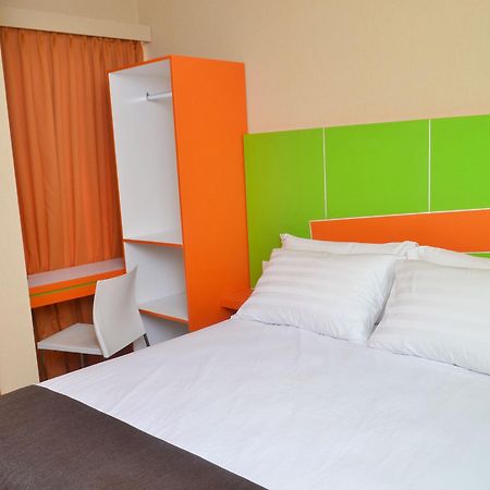 ไททาเนียม เอ็กซ์เพรส โฮมเทล Hotel จาการ์ตา ภายนอก รูปภาพ