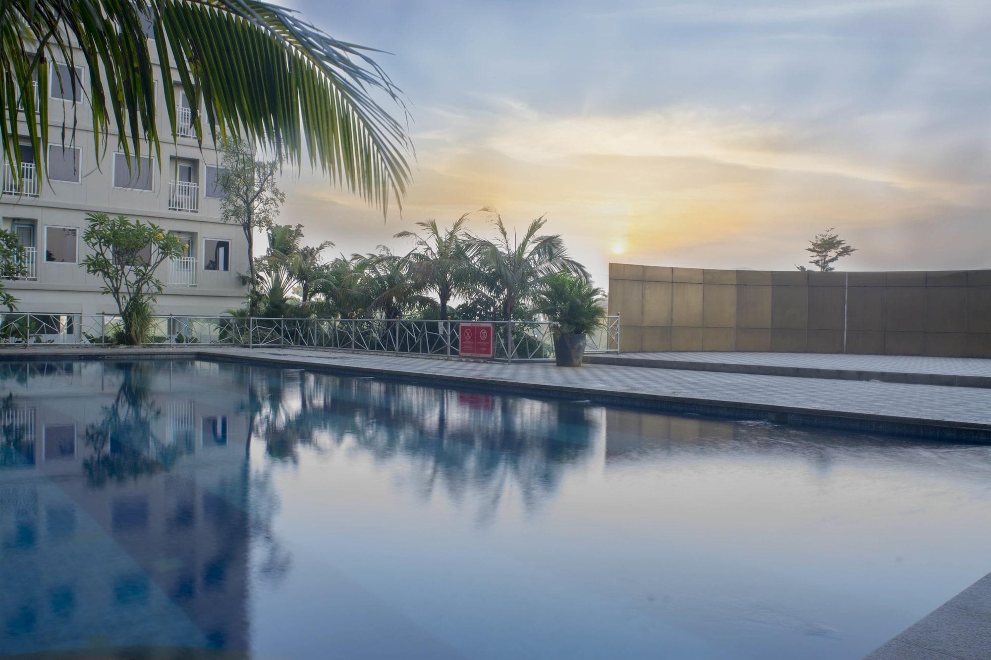 ไททาเนียม เอ็กซ์เพรส โฮมเทล Hotel จาการ์ตา ภายนอก รูปภาพ